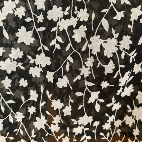 OLD NAVY • Semi-Sheer Floral Long Sleeve Top - Size L - Picture 3 of 16